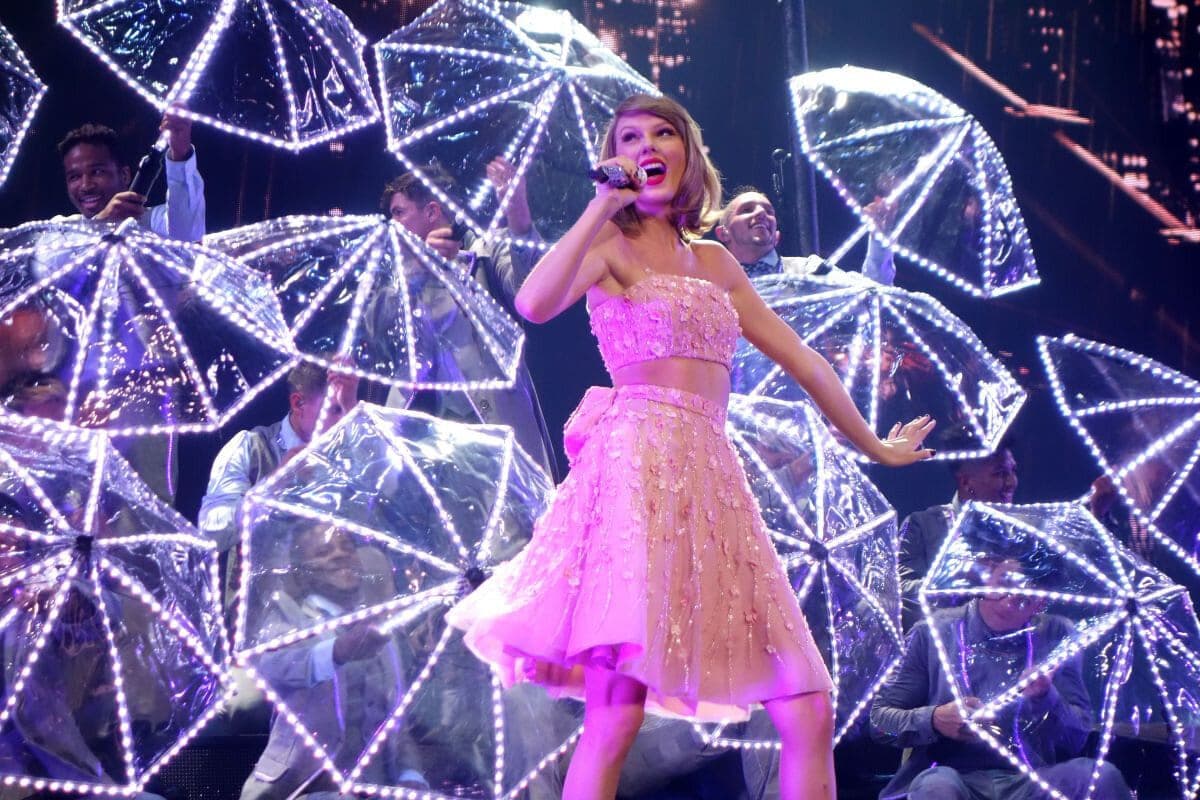 Taylor Swift in the LED dress on the 1989 World Tour