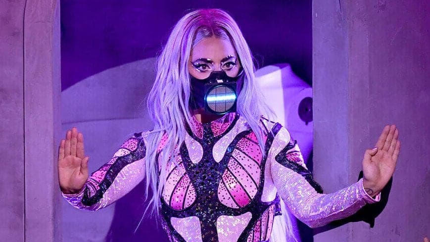 Lady Gaga wearing the light-up mask at the 2020 MTV VMAs, photo 2