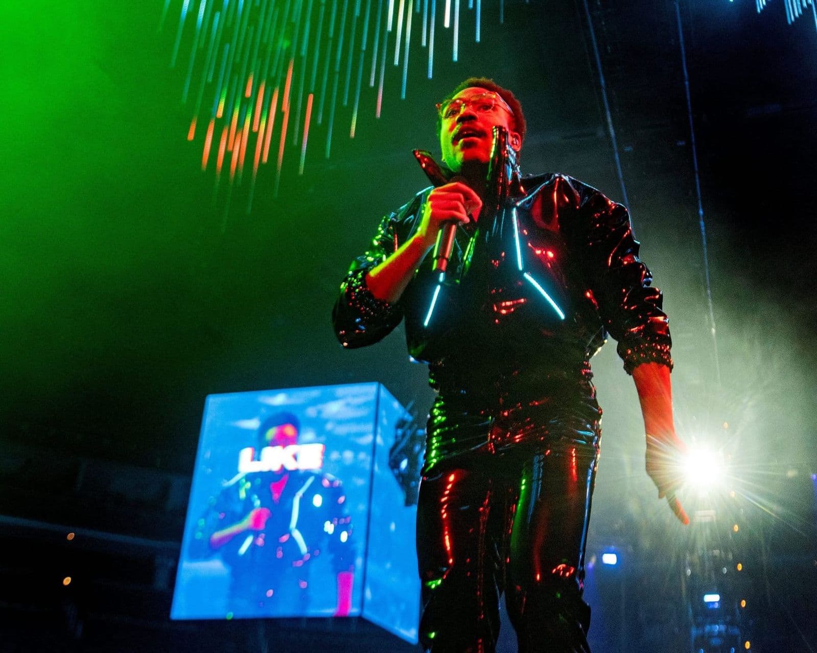 Childish Gambino on stage in a light-up jacket on The New World Tour, photo 4